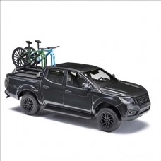 Автомодель Nissan Navara з двома велосипедами Busch 53724