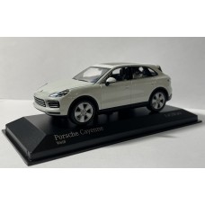 Автомодель Porsche Cayenne білий 2017 Minichamps 