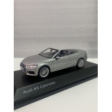 Автомодель Audi A5 Cabriolet 2017 срібна 1:43 Spark